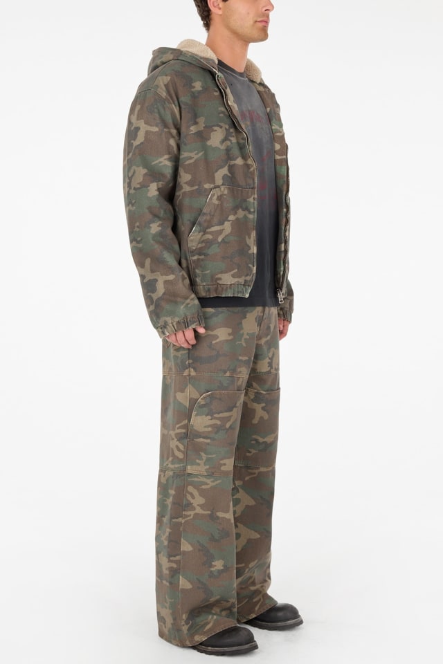Casaco com capuz camuflado